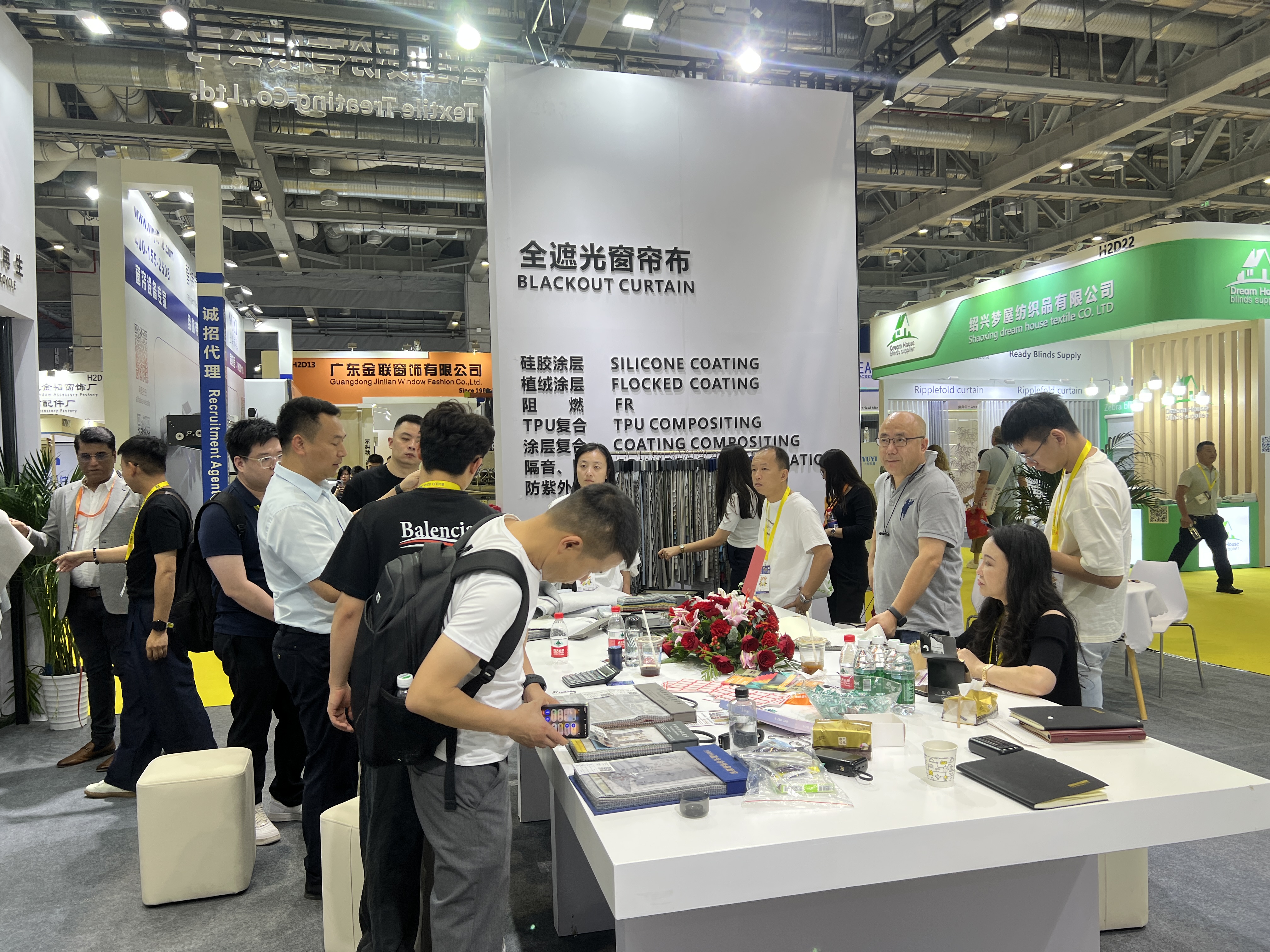 Changsheng Textil concluye con éxito R+T Asia 2025, reforzando su experiencia en la fabricación de telas de cortina de apagón.